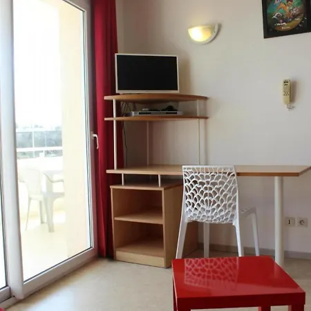 2 Pieces Avec Piscine Et Parking, Proche Plage, La Rochelle - Fr-1-246-286 Apartment La Rochelle (Charente-Maritime)