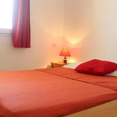 2 Pieces Avec Piscine Et Parking, Proche Plage, - Fr-1-246-286 Λα Ροσέλ