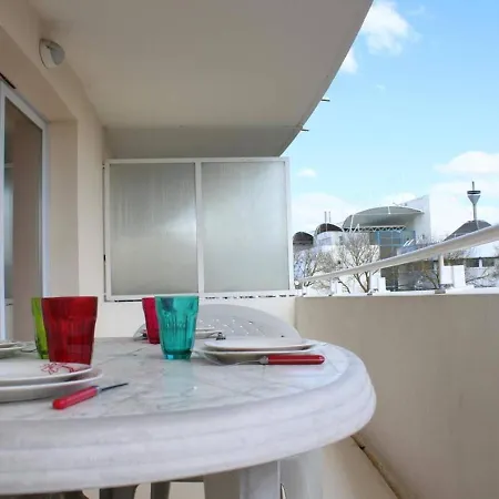 2 Pieces Avec Piscine Et Parking, Proche Plage, - Fr-1-246-286 Λα Ροσέλ
